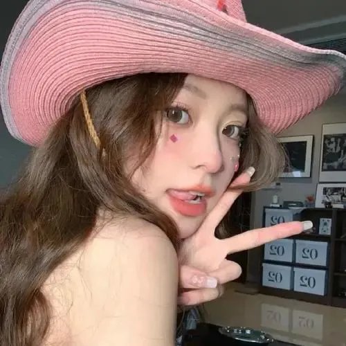 报告陛下小公主又拿玉玺砸核桃